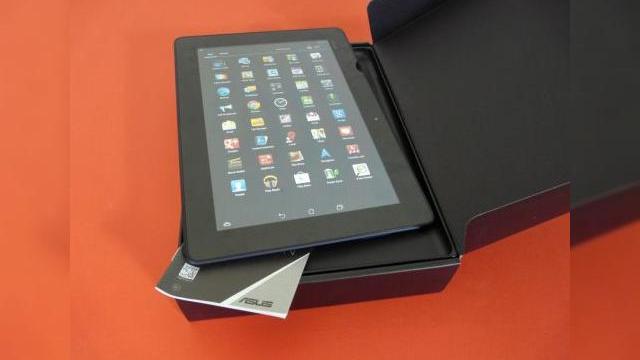 <b>ASUS MeMo Pad FHD 10 unboxing: scoatem din cutie o tabletă midrange cu design plăcut (Video)</b>Astăzi vă prezentăm un unboxing al unei tablete noi, ASUS MeMo Pad FHD 10. Terminalul este proaspăt, proaspăt, fiind anunțat la Computex 2013, adică la începutul lui iunie și urmând să ajungă în magazine de abia în august. Acest device va...