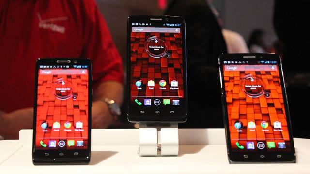 <b>Motorola DROID Mini, Ultra și MAXX - le vrem importate și În România</b>Un operator telecom din SUA și-a întregit portofoliul de telefoane din gama DROID cu trei adiții interesante. Este vorba despre Motorola DROID Mini, DROID Ultra și DROID Maxx. Toate trei mizează pe un CPU dual-core la 1.7 GHz Krait, 2 GB memorie RAM,...