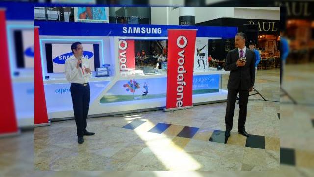<b>Samsung GALAXY Mega 6.3 În oferta Vodafone (Video)</b>Vodafone aduce în portofoliul său de telefoane și GALAXY Mega 6.3. Este un device care se situează prin prisma display-ului de 6.3 inch la granița fină dintre smartphone și tabletă. Vodafone mizează pe această specificație și declară că...