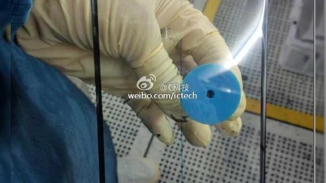 <b>BlackBerry și Nokia nu depășesc diagonala de 5 inch În acest an, conform surselor</b>Surse apropiate de Nokia și BlackBerry afirmă că acești doi producători nu vor lansa terminale cu ecrane de 5 inch sau mai mari până la finalul lui 2013. în prealabil văzusem o scăpare cu un panou frontal al unui phablet Nokia de 6 inch. &nbsp;...