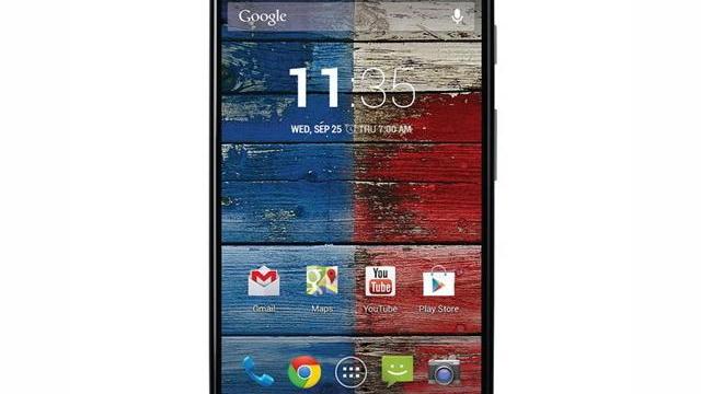<b>Motorola Moto X anunțat oficial, vine cu ecran AMOLED de 4.7 inch, preț de 199 de dolari cu abonament</b>După o perioadă îndelungată de teasere și scurgeri de informații, Motorola Moto X este în sfârșit oficial, drept un smartphone care costă 199 de dolari la abonament. Terminalul este primul model al companiei Google asamblat în SUA. &nbsp; Moto...