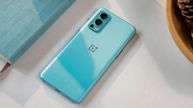 <b>OnePlus Nord 2 CE va debuta mai târziu decât ne-am aștepta; Smartphone-ul a primit certificarea BIS</b>Se zvonește că OnePlus lucrează la un nou model midrange. Este vorba despre OnePlus Nord 2 CE, succesor pentru primul model CE (Core Edition) din portofoliul companiei. Despre el aflam în urmă cu câteva zile, atunci când vedeam și primele randări
