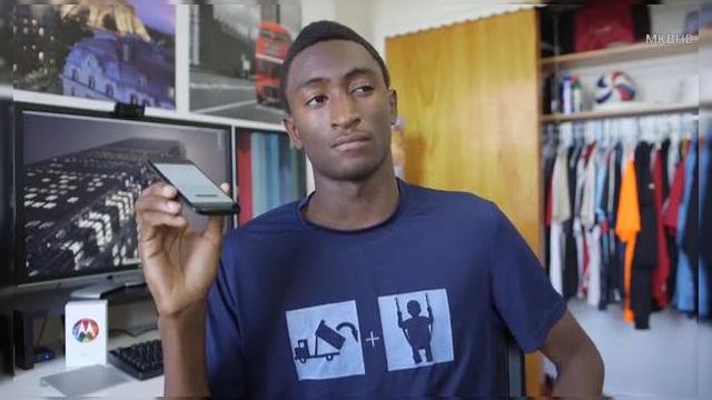 <b>Ce se ascunde În spatele lui Moto X; Iată câteva motive de achiziție! (Video)</b>Probabil că multă lume se întreabă care e de fapt selling point-ul unui telefon nou dual core în 2013, așa cum e cazul lui Moto X. Ei bine, acest telefon nu e pentru acei geek care prefera specificațiile, după cum ni se arătă în clipul de mai...