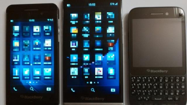 <b>BlackBerry Z30 fotografiat lângă Z10 și Q5 Într-o nouă mini galerie foto</b>De-a lungul ultimei luni BlackBerry Aristo a evoluat către BlackBerry A10 și mai nou Z30, probabil acesta fiind numele său final. E vorba practic de o versiune mai mare de BlackBerry Z10, care vine cu un ecran de 5 inch, iar astăzi vedem și o...