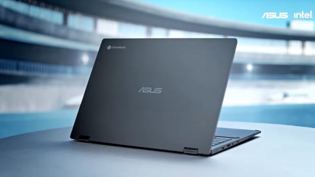 <b>CES 2022: ASUS Chromebook Flip CX5 (CX5601) vine cu ecran de 16 inch, procesor Intel Core Gen 12</b>ASUS a adus şi Chromebook-uri la CES 2022, printre care şi modelul rotativ şi versatil ASUS Chromebook Flip CX5 (CX5601). Acesta vine cu o balama ErgoLift, care îi permite rotirea la 360 grade. Are şi un ecran NanoEdge de 16 inch