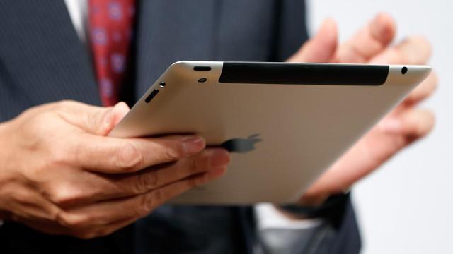 <b>Sursele confirmă: Apple va prezenta un iPad mai subțire și un iPad Mini Retina În acest an</b>Primim din nou confirmarea legat de ceva ce bănuiam de multă vreme: Apple va lansa un iPad mai subțire în acest an și un iPad Mini Retina. Informațiile sunt confirmate de către surse confidențiale ale celor de la Bloomberg, deci tindem să le dăm...