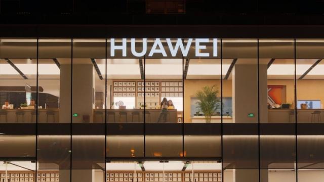 <b>Huawei România Global Service Center a primit certificarea SOC 2 şi IS 27701 pentru securitate cibernetică şi protecţie a datelor personale</b>Huawei România Global Service Center a primit două certificări importante la nivel global cu privire la securitate cibernetică şi protecţia datelor personale: SOC 2 şi ISO 27701, demonstrând securitatea reţelei Huawei şi a soluţiilor 