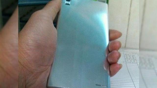 <b>Huawei Honor 3 ar putea fi anunțat oficial pe 28 august</b>Se pare că producătorul chinez Huawei ar putea prezenta oficial noul său smartphone Honor 3 pe 28 august, conform unor surse din China. Acest model a ajuns pe web în câteva fotografii în ultimele luni, deci era de așteptat să se lanseze în...