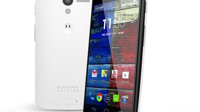 <b>Motorola pregătește și un Developer Edition al lui Moto X, confirmat pe site-ul oficial</b>înainte să avem un Moto X Google Edition sau chiar un telefon Motorola Nexus, producătorul american va lansa o variantă Developer Edition a handsetului. Confirmarea vine chiar de pe site-ul oficial Motorola. &nbsp; Terminalul va adopta un look unic...