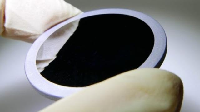 <b>Panasonic a dezvoltat o lentilă foto ce are costuri reduse de producție; Ar putea revoluţiona obiectivele foto</b>În general inovaţiile din zona foto au venit în ultimii ani de la Sony, OPPO, Huawei, Samsung, dar şi de la branduri că Leica sau Zeiss. Panasonic nu prea s-a remarcat la acest capitol în ultima vreme, dar acum a ajuns subiect de ştiri prin faptul