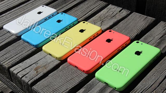 <b>iPhone 5C primește un prim unboxing al carcaselor sale colorate (Video)</b>După sute de fotografii cu iPhone 5C, astăzi vă prezentăm și un clip video cu un unboxing al carcaselor sale colorate. După cum știți deja, se speculează că acel "C" din numele noului iPhone poate fi asociat cu "Color". &nbsp; iPhone 5C va fi...