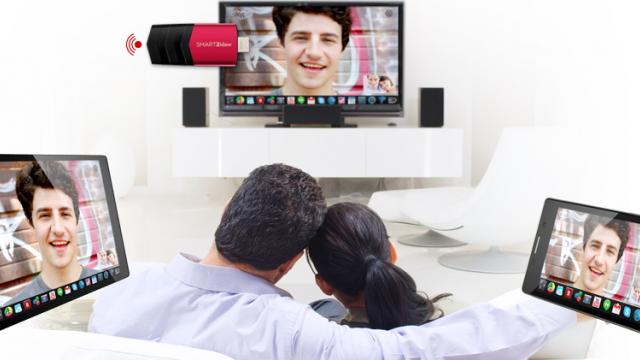 <b>Trei noutăți de la Allview: smartphone-ul H2 Qubo, tableta VIVA H8 și tehnologia Smart2View</b>Gama Allview se îmbogățește în această vară cu alte două device-uri plus o tehnologie pe care Visual Fan își dorește să o popularizeze pe plan local. Asta în contextul în care în ultimele săptămâni a fost prezentat și telefonul Allview...