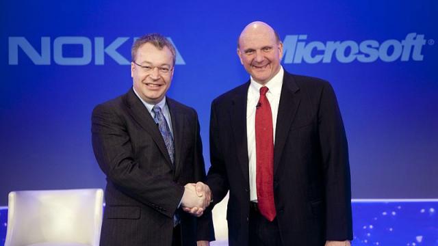 <b>Viitorul Nokia e Microsoft, dar să nu uităm trecutul! (Editorial)</b>Vestea bomba de azi e cu siguranță achiziția Nokia de către Microsoft, referindu-ne aici evident la zona de Device-uri și Servicii, adică tot ce conta la compania finlandeză. S-au cheltuit peste 5 miliarde de euro pentru această tranzacție, cu...