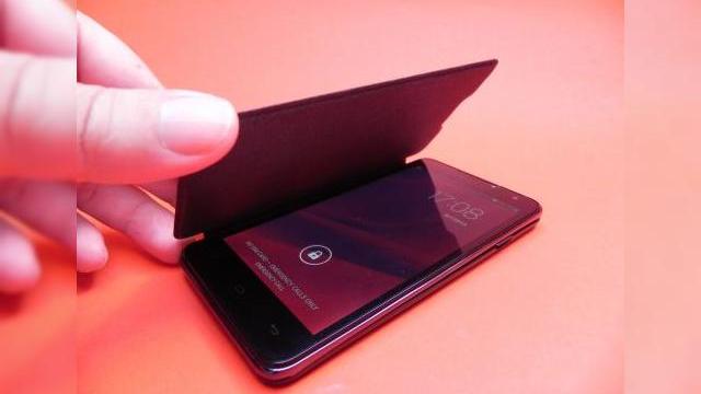 <b>Review Prestigio Multiphone 5044 Duo: design atractiv, performante bune, calitate audio (Video)</b>Iată că și brandul Prestigio a ajuns la Mobilissimo.ro sub forma unui telefon Android lansat în luna august. E vorba despre Prestigio Multiphone 5044 Duo, care a primit un review detaliat în clipul de mai jos. Hai să îl analizăm pe îndelete și...