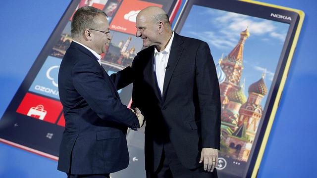 <b>Microsoft a pierdut 18 miliarde de dolari În valoarea pe piață după anunțul legat de achiziția Nokia</b>Se pare că achiziția segmentului de terminale și servicii de la Nokia a costat Microsoft mai mult decât cele 7.2 miliarde de dolari plătite finlandezilor. Gigantul software a pierdut 18 miliarde de dolari în valoarea de piață după acest anunț....