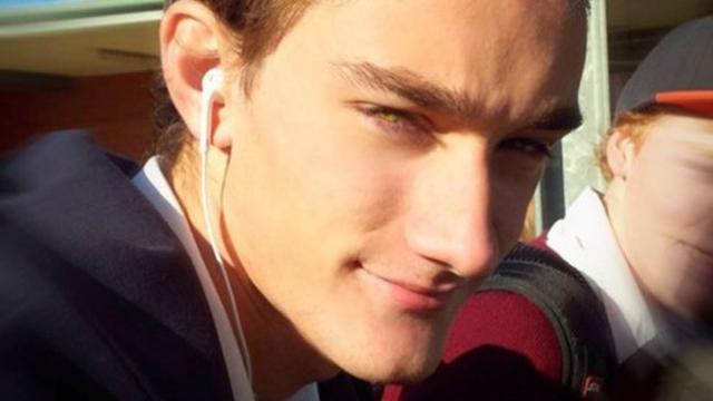 <b>Interviu cu Sonny Dickson, sursa din spatele scăpărilor de iPhone 5S, 5C, iPad 5 și iPad Mini 2</b>Probabil vă întrebați cine este și de unde vine Sonny Dickson și cum de a reușit să pună pe blogul sau atât de multe imagini de înaltă rezoluție cu iPhone 5C, 5S și iPad 5, plus panouri de iPad Mini 2 și carcase. Astăzi sursa a acordat un...