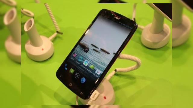 <b>IFA 2013: O privire asupra lui Acer Liquid S2, flagship cu Snapdragon 800, captură video 4K (Video)</b>Emil a avut norocul de a ține în mână un Acer Liquid S2 la IFA 2013, în condițiile în care majoritatea dintre noi nu au ținut în mâna nici măcar o cameră profesionistă cu captură 4K. De ce am amintit de acest aspect? Ei bine, telefonul pe...