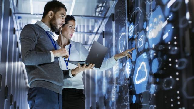 <b>UE vrea să aibă 10 companii IT gigantice de peste 100 de miliarde de euro până în 2030; A înființat un fond Tech de miliarde de euro</b>Europa sau mai bine zis UE a preferat ca în ultimul deceniu să taxeze şi şicaneze marii giganţi tech decât să înfiinţeze unii proprii. Acest lucru e cât se poate de vizibil şi de o parte înţelegem că firmele din SUA nu pot fi scutite de taxe