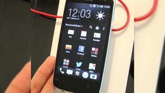 <b>IFA 2013: HTC Desire 500 hands on - telefon cu BlinkFeed la preț accesibil (Video)</b>Nu puteam uita de HTC în periplul nostru la IFA 2013 și ne oprim asupra handsetului HTC Desire 500. Avem norocul ca acest smartphone sa fie disponibil deja în România prin evoMAG.ro. La acest retailer prețul este de 1.529 lei și avem...