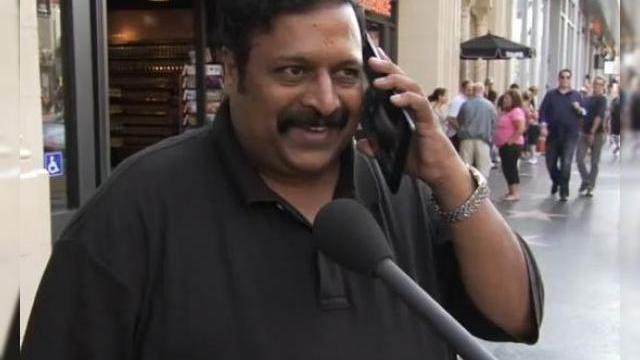 <b>iPhone 5S confundat cu un iPad Mini; Publicul american crede că există și o funcție de "lins ecranul" (Video)</b>Deși tind să cred că întreaga treabă e regizată, clipul de mai jos ne arată că americanul de rând de pe stradă e gata să creadă că noul iPhone 5S arata ca un iPad Mini. Farsa e realizată de către emisiunea lui Jimmy Kimmel și o puteți...