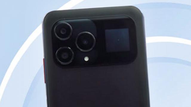 <b>Philips Xenium S706 primește certificarea TENAA și surprinde printr-un display secundar în spate, în stil Mi 11 Ultra</b>A trecut destul de mult timp de la ultima știre referitoare la un smartphone Philips aici pe Mobilissimo, dar astăzi avem ceva care merită atenția noastră. Este vorba despre Philips Xenium S706, telefon proaspăt certificat de către 