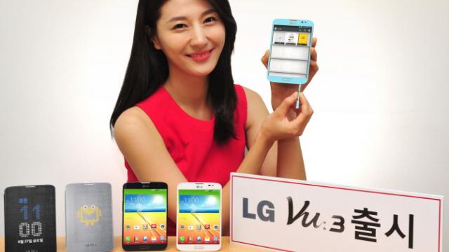 <b>LG Vu 3 prezentat oficial, un nou phablet 4:3 cu ecran de 5.2 inch de această dată</b>Seria de phableturi pătrățoase Vu de la LG are un nou membru, modelul LG Vu 3, pe care îl puteți vedea mai jos. Terminalul are o diagonală de 5.2 inch și aspect 4:3. &nbsp; Dotările acestui device sunt la nivel high end și includ un procesor quad...