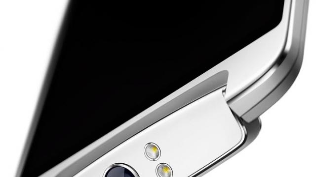 <b>Oppo N1 anunțat oficial, vine cu ecran Full HD de 5.9 inch, color OS drept platformă (video)</b>Oppo tocmai a anunțat noul său telefon N1 în cadrul unui eveniment special organizat în Beijing, China. Handsetul a ajuns deja pe web de nenumărate ori și a avut parte și de câteva teasere video și foto. &nbsp; Cel mai interesant aspect al său...