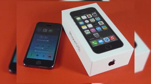<b>iPhone 5s unboxing: upgrade Însemnat pentru iPhone 5, software ușor dezamăgitor la primul contact (Video)</b>Azi am avut primul contact cu iPhone 5s, prin intermediul celor de la PC Commerce, care au oferit în teste acest telefon. Vedeți mai jos un clip video cu unboxing-ul acestui smartphone, care costă 4.966 în oferta retailerului. în cazul în care vă...