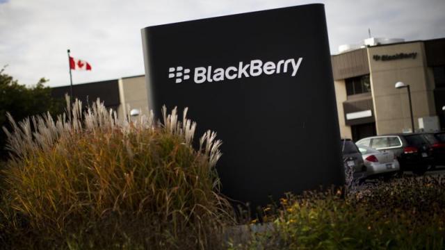 <b>BlackBerry cumpărat de un consorțiu de investiții canadian la prețul de 4.7 miliarde de dolari</b>Se pare că nu Lenovo sau Microsoft vor achiziționa BlackBerry, ci un consorțiu canadian de investiții sub numele de Fairfax. Acesta va plăti 4.7 miliarde de dolari pentru companie și era deja implicat în activitatea producătorului canadian,...