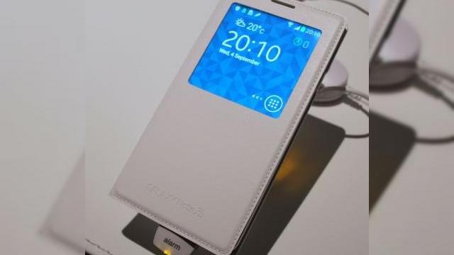 <b>Samsung Galaxy S5 cu carcasă metalică În 2014, Note 3 cu ecran flexibil În curând; Iată inovațiile Samsung!</b>Pentru Samsung viitorul poate sosi mai devreme, astfel ca ei dezvăluie următorul val de inovații pregătite pentru terminalele mobile. Circulă un zvon care afirmă că Samsung Galaxy Note 3 va primi un display flexibil luna viitoare și se pare că...