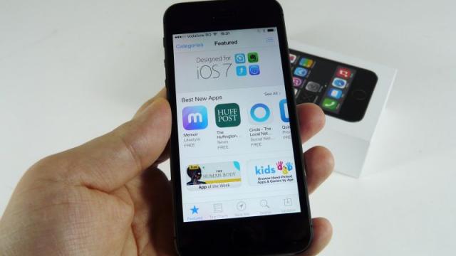 <b>O săptămână cu iPhone 5s (Editorial)</b>După cum bine știți deja, am petrecut o săptămână cu iPhone 5s, după ce l-am primit pentru teste de la PCCommerce.ro. în această săptămână am avut ocazia să îi văd camera la lucru, să îi testez temperatura și să joc jocuri pe acest...