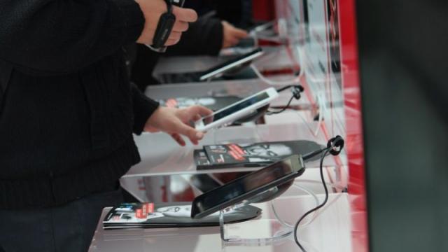 <b>Lansarea oficială pentru tabletele Lenovo IdeaPad A1000, A3000, S5000, S6000, Miix 10</b>în AFI Palace Cotroceni a fost organizată lansarea oficială pentru tabletele Lenovo A1000, A3000, S5000 și S600 / tablete cu Android și Lenovo Miix 10 cu Windows 8. Sunt disponibile la Altex și la alte magazine online de vreo 2 - 3 săptămâni....