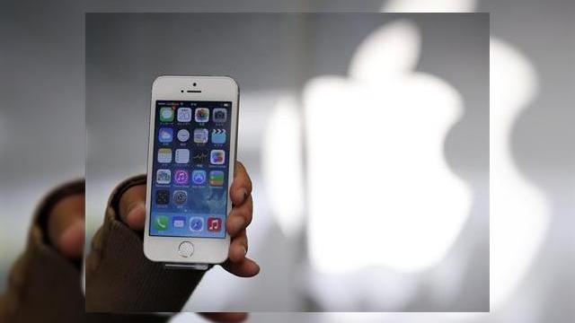 <b>Probleme de securitate pentru iPhone: terminalul nu poate fi șters de la distanța din cauza unui bug</b>După ce aflam săptămâna trecută că e posibil să treci de senzorul de amprente de pe iPhone 5s folosind o amprentă falsă aplicată pe latex, astăzi aflăm că sunt probleme și cu sistemul de ștergere de la distanță a memoriei unui iPhone....