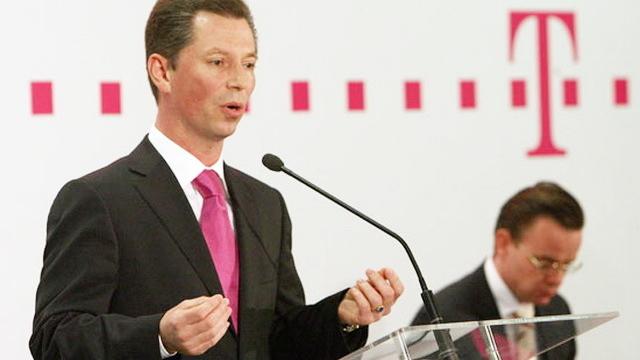 <b>Noul șef Romtelecom și Cosmote discută despre viitorul fuziunii companiilor</b>Romtelecom și Cosmote România au acum un nou CEO, în persoana lui Nikolai Beckers, care se va ocupa de fuziunea celor două companii și care recent a dialogat cu presă. &nbsp; Noul CEO a discutat despre elementele fuziunii și ce presupune ea pentru...