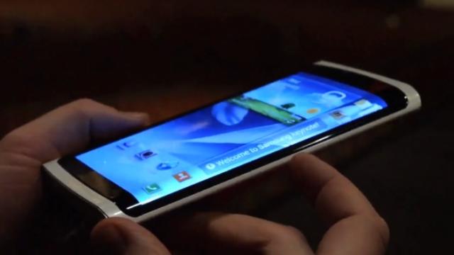 <b>Samsung Galaxy Round se va lansa săptămâna aceasta, vine cu display flexibil</b>Din câte se pare consumatorii sunt pregătiți pentru avalanșa de smartphone-uri cu display-uri flexibile. Săptămâna aceasta toți ochii sunt ațintiți pe Samsung, care își va lansa ultima capodoperă, numită de presa coreană - Galaxy Round....