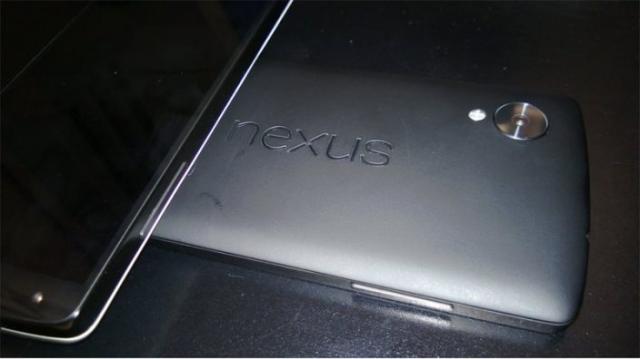 <b>Apar și primele prețuri pentru LG Nexus 5: 299 de dolari În varianta de 16 GB</b>în ultimele săptămâni LG Nexus 5 ni s-a dezvăluit tot mai mult, cu imagini, specificații și clipuri hands on, iar acum aflăm și primele prețuri. Cu puțin noroc, acest device și Android 4.4 KitKat se vor lansa săptămâna viitoare, așa cum se...