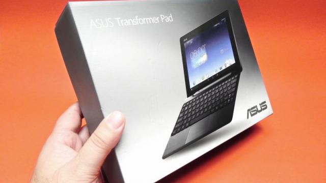 <b>ASUS Transformer Pad TF701T unboxing: prima tabletă cu procesor Tegra 4 pe masa de teste Mobilissimo.ro (Video)</b>E momentul să intrăm cu adevărat în noua epocă Post PC, prin intermediul unei tablete Android puternice. Astfel, pe masa de teste Mobilissimo.ro a ajuns tableta ASUS Transformer Pad TF701T, pe care o puteți admira mai jos. &nbsp; Ca de obicei pentru...