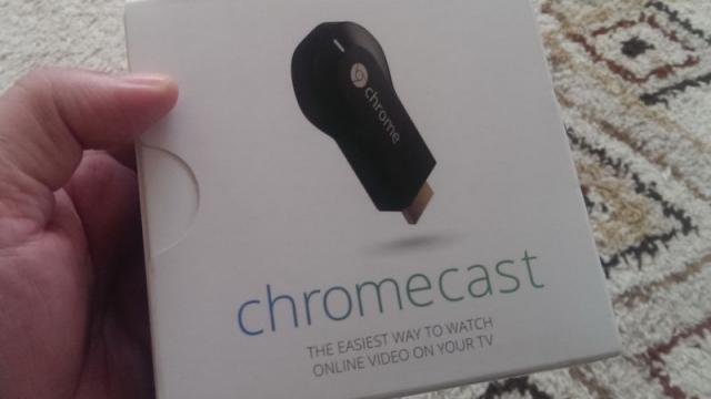 <b>Chromecast, adică cum Încearcă Google să-și facă loc În living pe bani mărunți</b>După birou, buzunar și noptieră, Google încearcă să pună stăpânire și pe living, în ciuda eșecului numit Google TV. Cu doar 16 ani în urmă, în 1997, Larry Page și Sergey Brin înregistrau domeniul Google, pe care în scurt timp urma să...