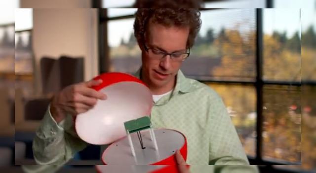 <b>Un balon de internet din proiectul Google Loon este disecat</b>Dacă în luna iunie aflam că cei de la Google pregătesc o tehnologie spectaculoasă (numită Google Loon) prin care vor să facă internetul accesibil în toate zonele greu accesibile, gen zonele rurale, unde conexiunea la internet lipsește...