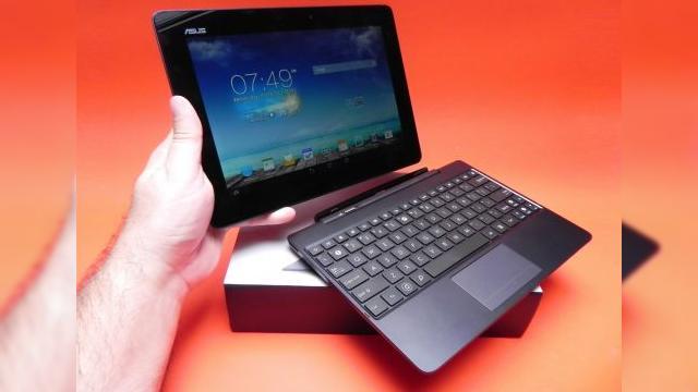 <b>Review ASUS Transformer Pad TF701T: upgrade de rezoluție, procesor Tegra 4 performant, downgrade de baterie și cameră (Video)</b>ASUS Transformer Pad TF701T este prima tabletă cu procesor Tegra 4 aflată în teste la Mobilissimo.ro, iar acest device a primit un review detaliat în clipul de mai jos. Acest produs a fost prezentat oficial la IFA 2013 în Berlin, la începutul lunii...