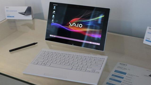 <b>Impresiile formate de Sony VAIO Tap 11, cea mai subțire tabletă cu Windows 8 (video)</b>Sony a prezentat alte două produse pentru gama de toamnă 2013. Este vorba de tableta Sony VAIO Tap 11 de care vom discuta mai multe în articolul de față cât și de ultrabook-ul convertibil Sony VAIO Fit A pe 13 și 15 inch. &nbsp; &nbsp; Sony VAIO...
