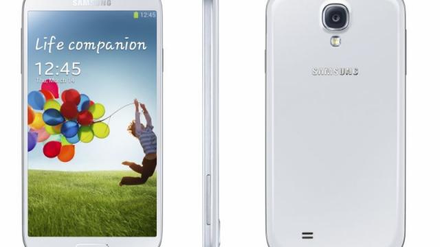 <b>40 de milioane de unități Samsung Galaxy S4 vândute; se vinde mai Încet față de Galaxy S3</b>Se pare că vânzările lui Galaxy S4 nu merg atât de bine precum se credea. în cursul zilei de ieri directorii Samsung au anunțat faptul că până în acest moment au fost livrate 40 de milioane de terminale Galaxy S4. în aceeași perioadă a anului...