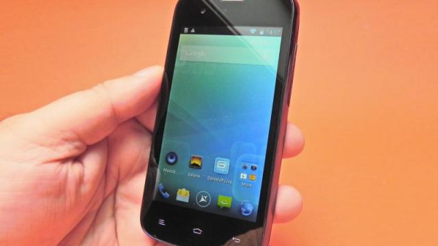 <b>Review Allview A5 Duo: telefon pentru tineri, preț accesibil, cameră surprinzătoare (Video)</b>Mereu găsim surprize la terminalele pe care le testam și de obicei ele au de-a face cu camera. în ultima vreme am fost surprinși de camera lui Nexus 7 2013 și de camera lui Galaxy Note 3, dar nici terminalele low end nu se lăsă. Astfel, Allview A5...