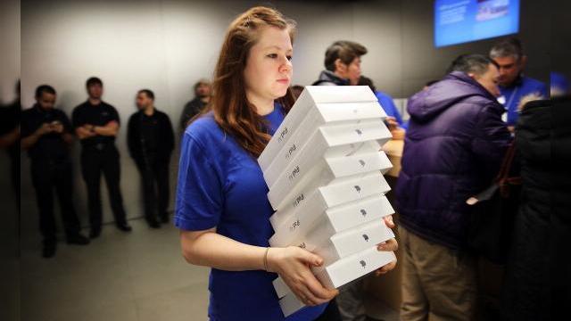 <b>Vânzările de modele iPad Air la debut ar putea depăși recordul de 3 milioane de unități de anul trecut</b>Apple ar fi vândut între 2.5 milioane și 3.5 milioane de modele iPad Air în primul weekend de disponibilitate, conform analistului Gene Munster de la Piper Jaffray. Produsul a debutat în peste 40 de tari pe 1 noiembrie și a inclus și România în...