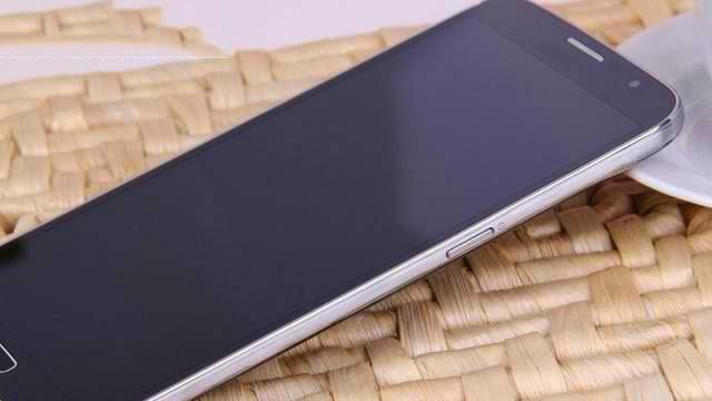 <b>Samsung nu se va baza atât de mult pe Galaxy S5; se va orienta mai mult către tablete În 2014?</b>Samsung s-a aflat într-o perioadă foarte benefică în ultimii ani, lucru ce s-a văzut prin numărul de vânzări, devenind astfel cel mai remarcat producător la nivel mondial. în trimestrul 3 al acestui an gigantul korean a vândut cele mai multe...