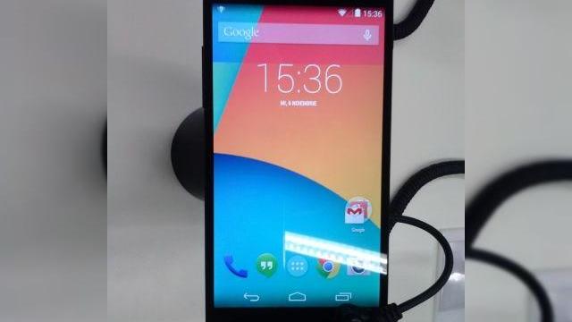 <b>Google Nexus 5 disponibil la eMAG; imagini din showroom</b>Chair acum 2 zile aflam că noul Nexus 5 este disponibil și la noi în țară prin intermediul eMAG, și se pare că prețul acestuia nu este deloc unul rău. Astăzi am aruncat o mică privire asupra acestui device în cadrul showroom-ului eMAG din...