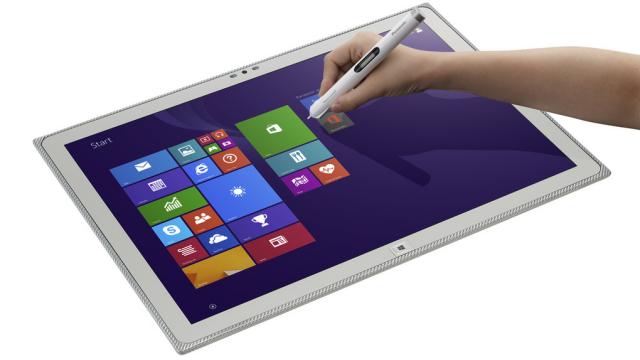 <b>Panasonic lansează o tabletă 4K În ianuarie; Modelul ToughPad 4K costă 5.999 dolari (Video)</b>Panasonic ToughPad 4K e o tabletă cu rezoluție foarte ridicată, prezentată la CES 2013 la începutul acestui an și iată că de abia acum primim și o dată solidă de lansare pentru acest device. &nbsp; El va debuta în luna ianuarie la prețul de...
