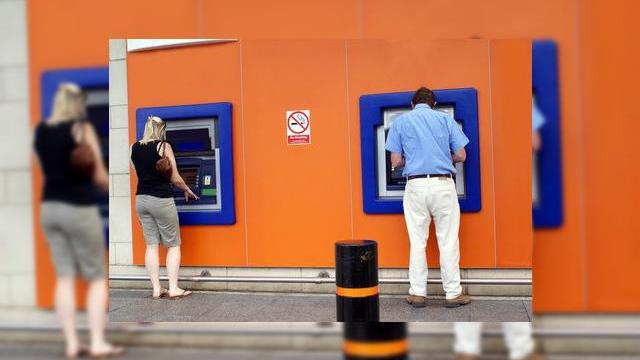 <b>Orange și Visa lansează Orange Cash, o metodă inovatoare de plată</b>Visa Europe și operatorul de telefonie Orange au anunțat astăzi un parteneriat strategic și un serviciu numit Orange Cash. Acesta va fi lansat inițial în Franța și va permite posesorilor de smartphone-uri cu NFC care sunt clienți Orange să...