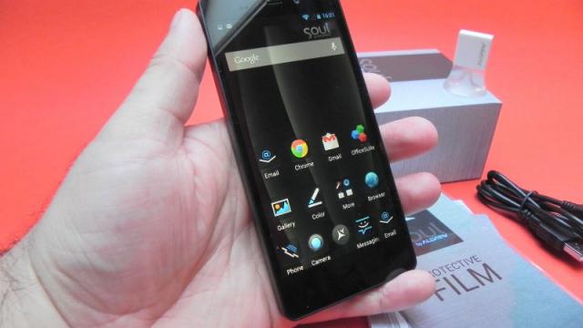 <b>Allview X1 Soul unboxing: cel mai elegant smartphone sub brand românesc (Video)</b>Allview X1 Soul se afla în teste la Mobilissimo.ro, unde s-a dovedit deja a fi cel mai elegant smartphone al unui brand românesc. Terminalul a fost lansat în octombrie și este un adevărat flagship Allview, dacă ne uităm la dotări. &nbsp; El costă...