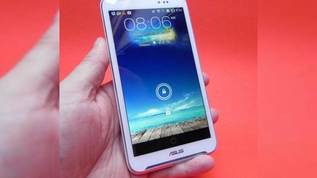 <b>ASUS FonePad Note FHD 6 Review: un midrange puternic cu stylus atractiv, cameră slabă (Video)</b>ASUS testează din nou segmente revoluționare, de această dată cu un terminal cu diagonală de 6 inch. Nu există prea multe modele de acest gen, dar segmentul evoluează, atacat până și de Nokia și HTC (5.9 inch, dar pe aproape). Ei bine ASUS ne...